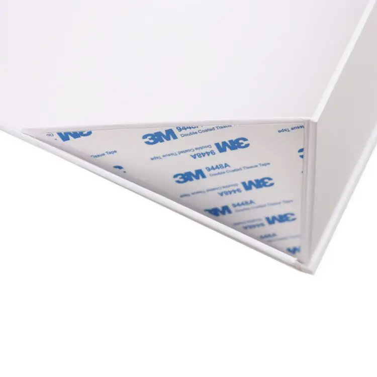 Picture of Small Foldable Magnetic Box with Ribbon